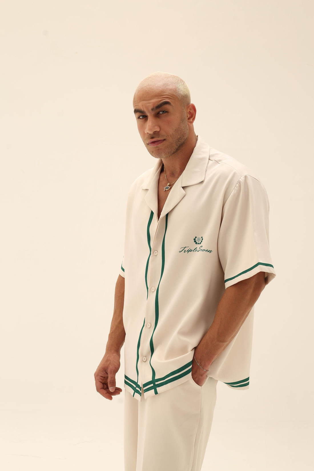 The court collar shirt