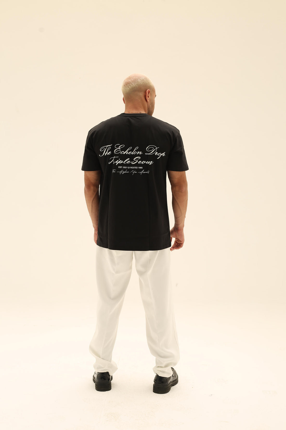 T7 Core t-shirt (pitch black with white signature detailing)
