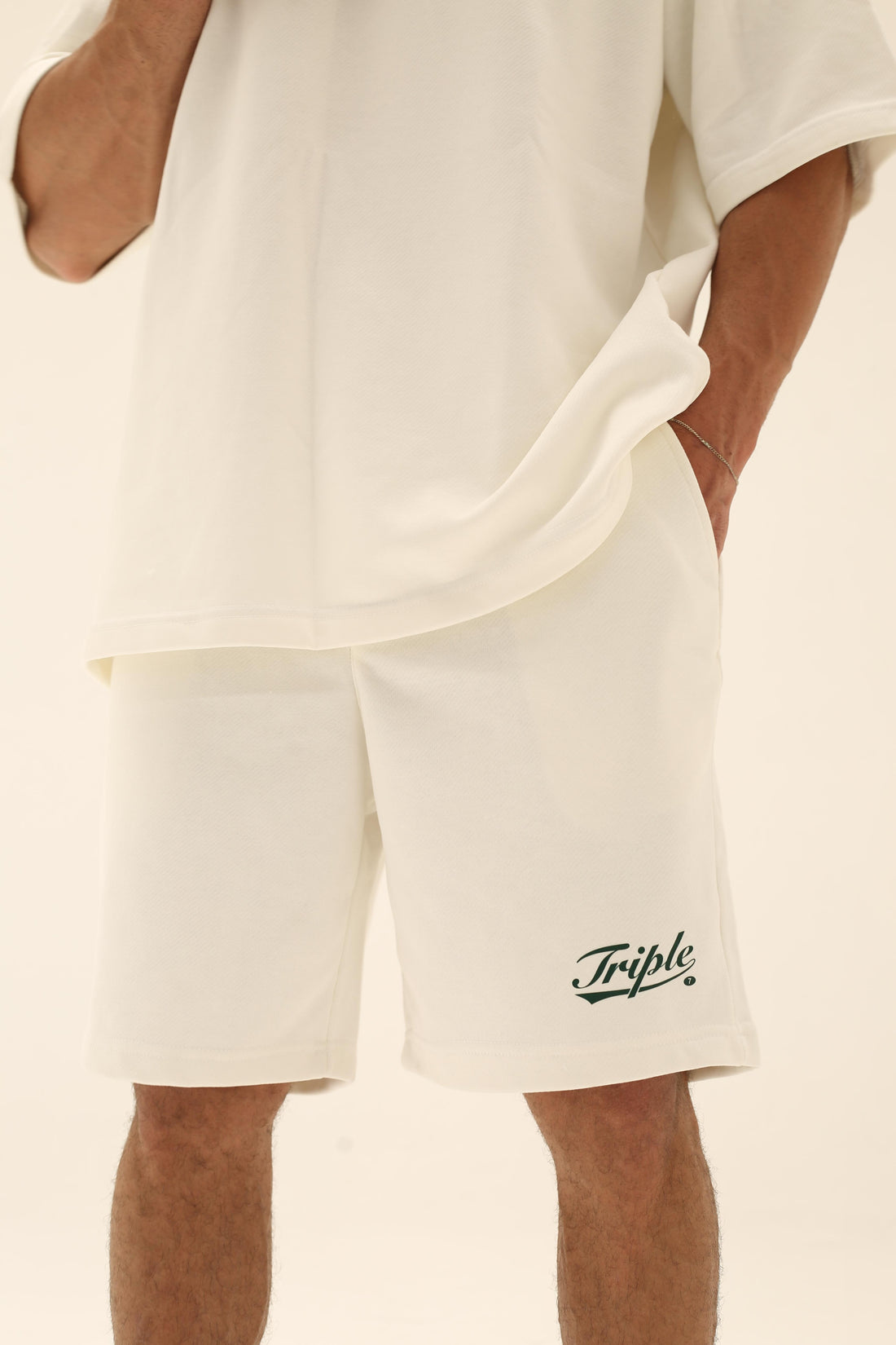 The court set - Off white