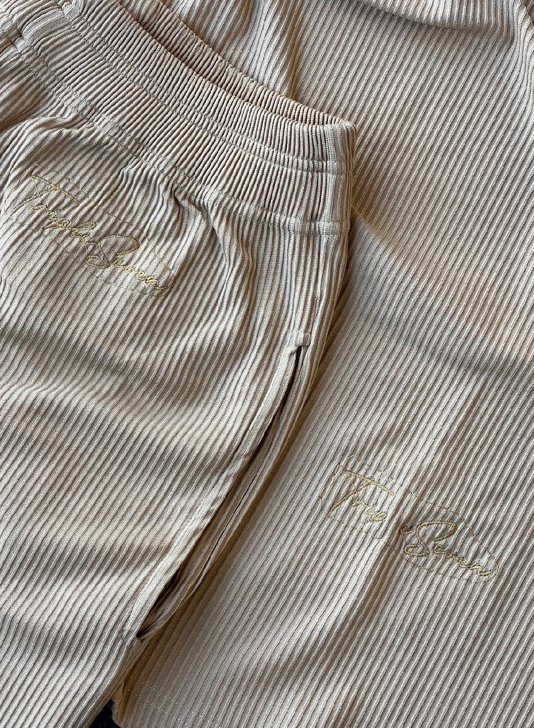 Silk pleated cream beige